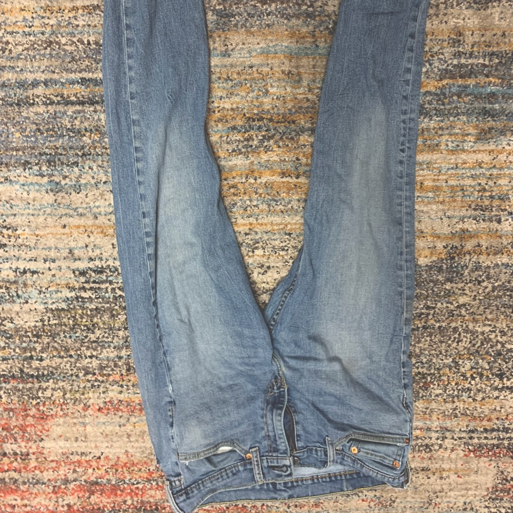 Used jeans, whipped back logo but otherwise great condition no holes or rips